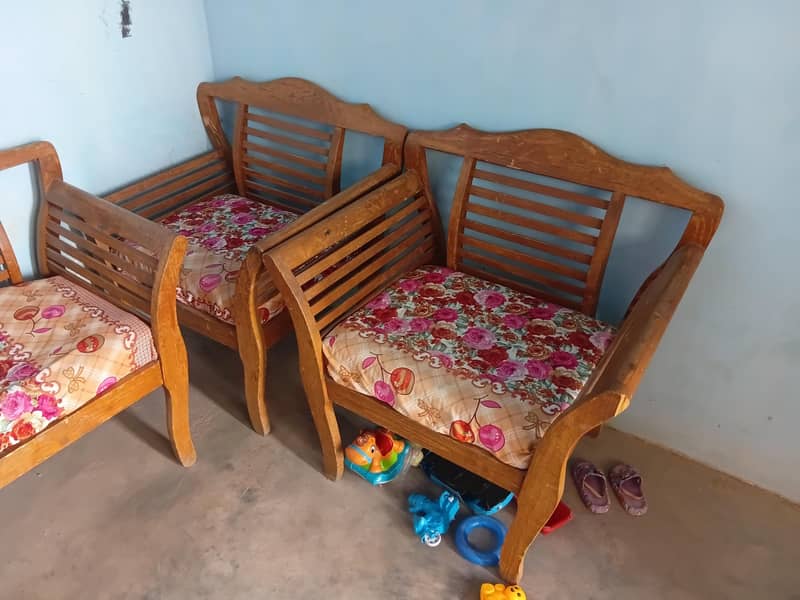 Using Old Sofa Set Needs to repair 4