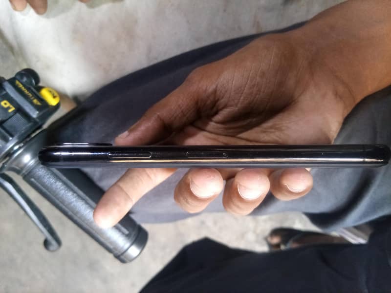 Apple iPhone X 3