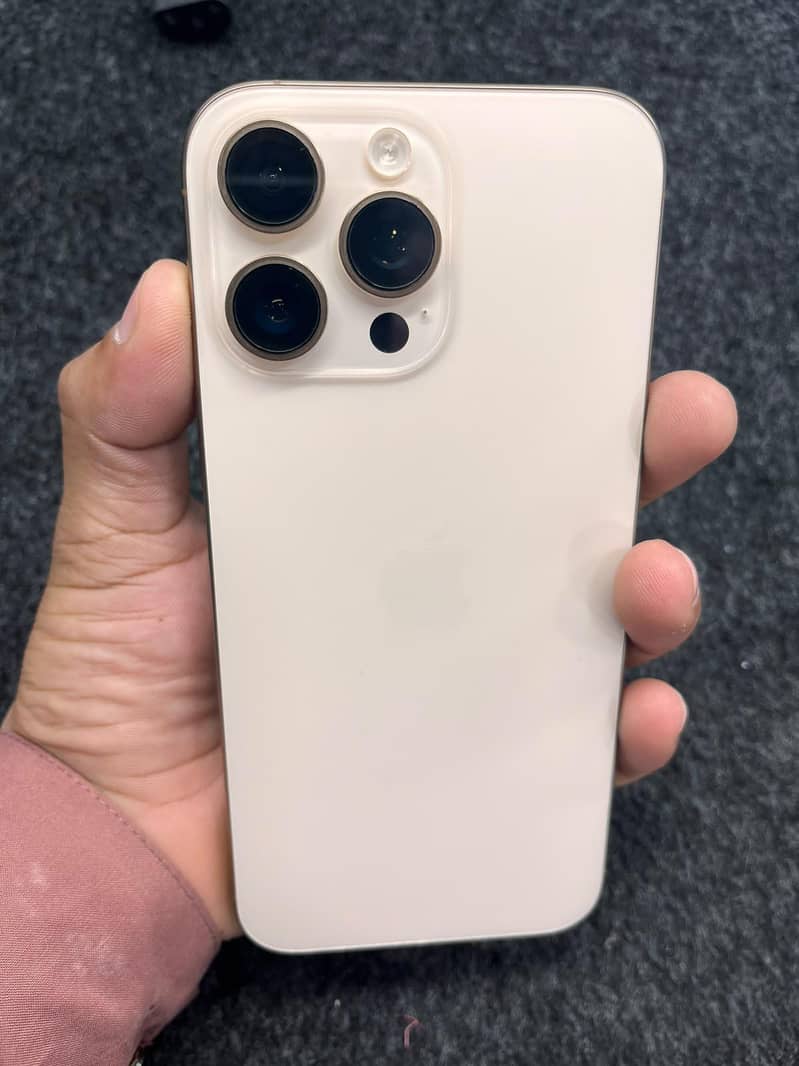 Apple iPhone 16 Pro Max 0