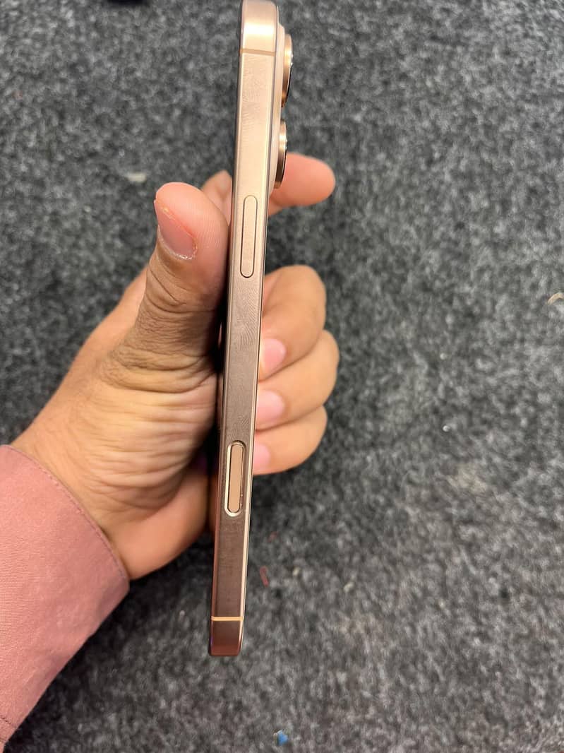Apple iPhone 16 Pro Max 3