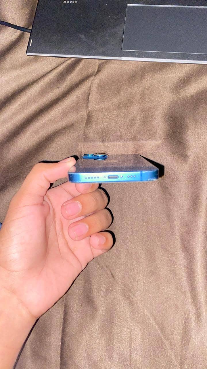 Apple iPhone 13 5