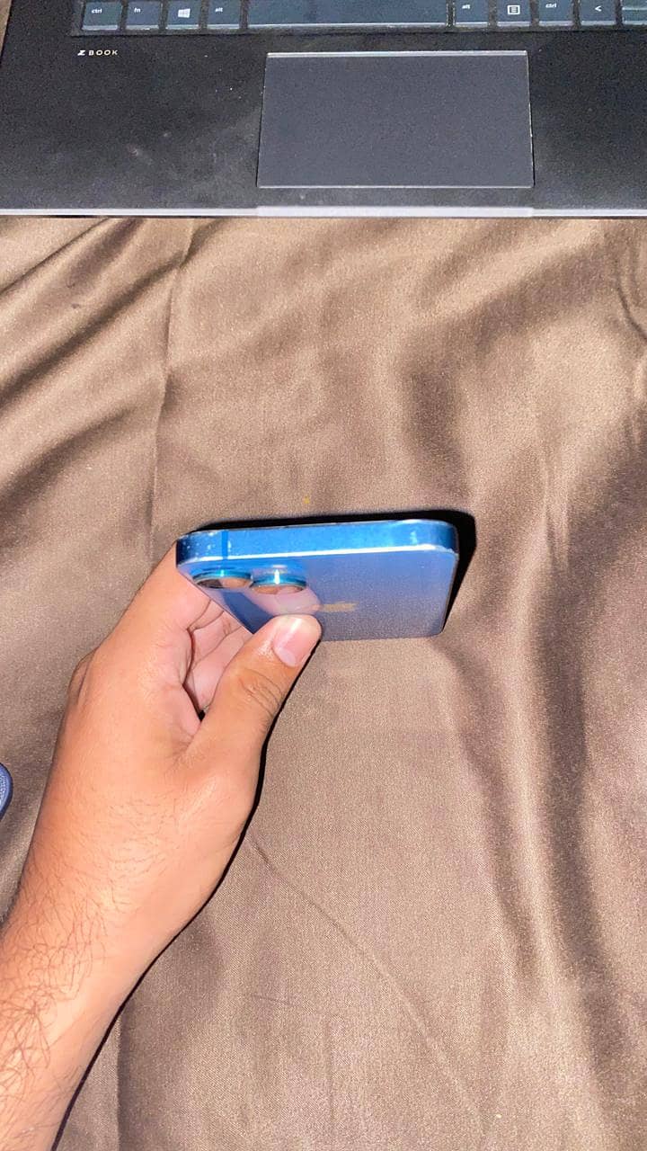 Apple iPhone 13 6