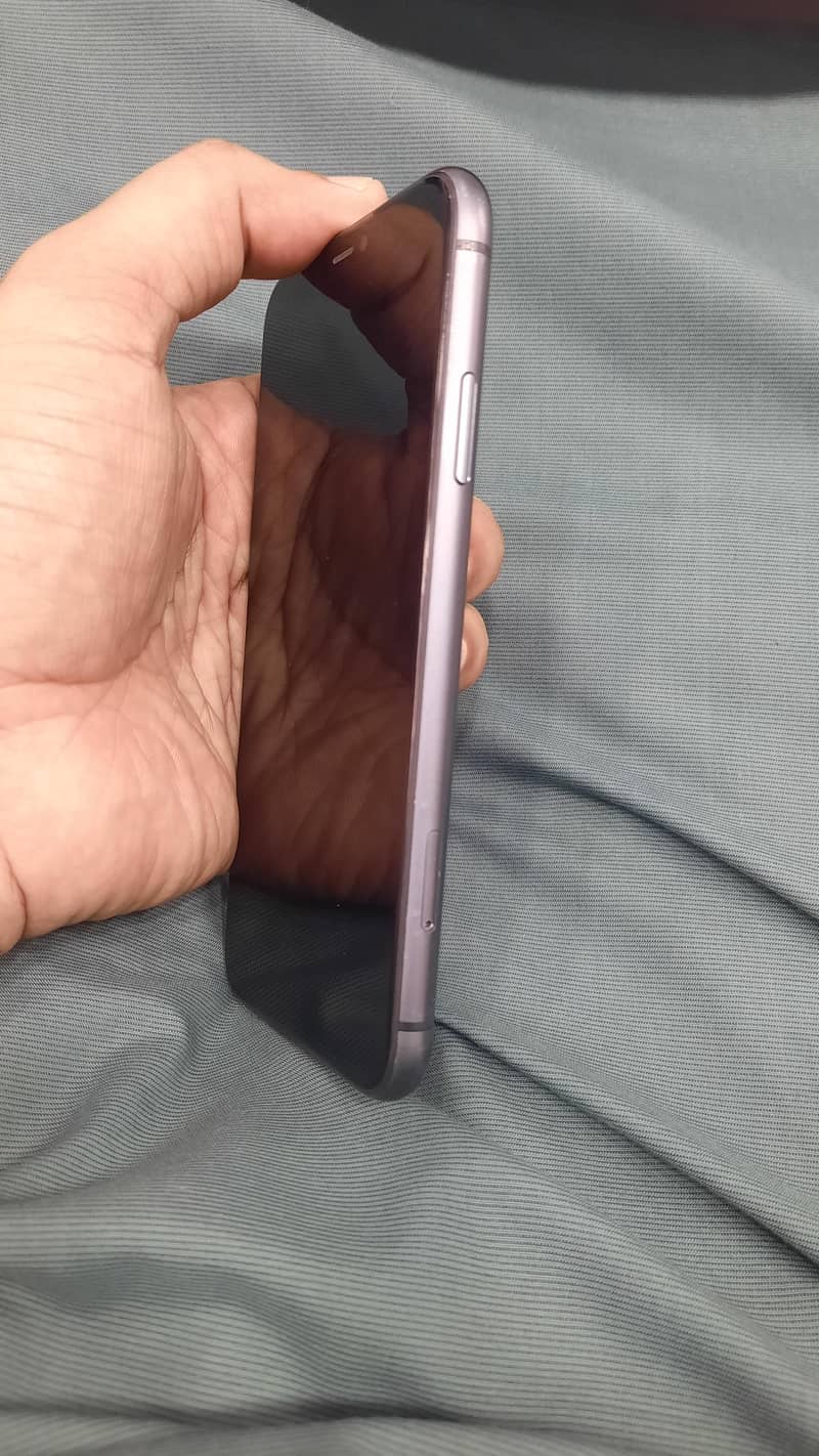 Apple iPhone 11 3