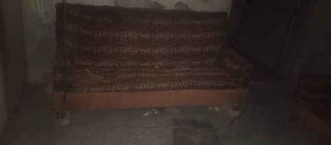 Sofa For Sale aik 3 seater hai or aik one seater hai