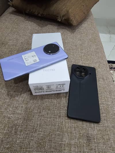 Tecno CAMON 30S condition. 10/9  complit box charger