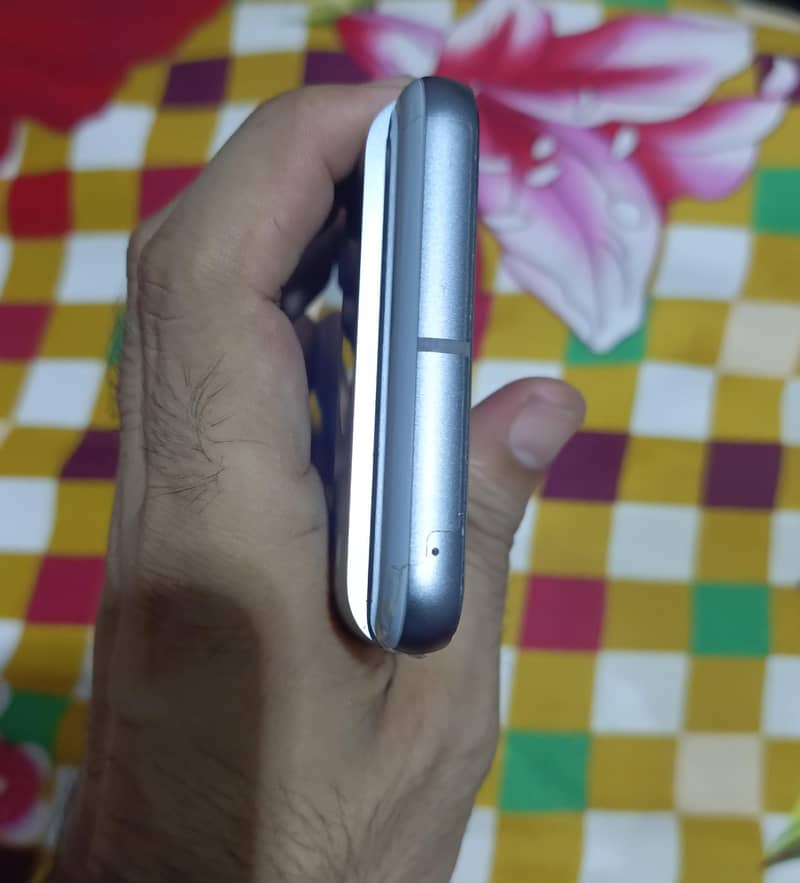Google Pixel 8 4