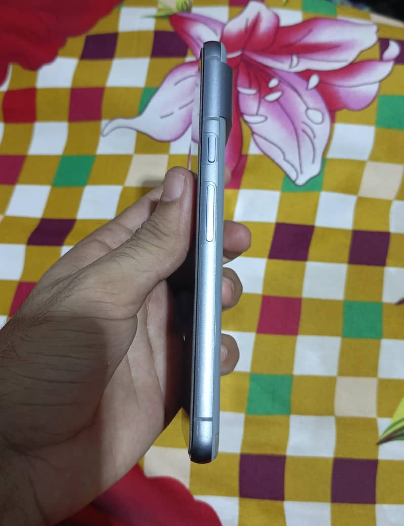 Google Pixel 8 5