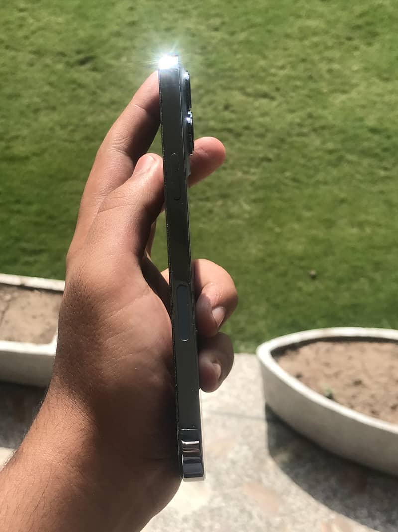 Apple iPhone 13 Pro Max 1