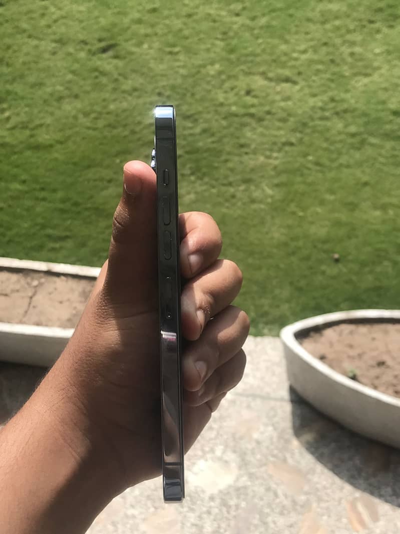 Apple iPhone 13 Pro Max 2