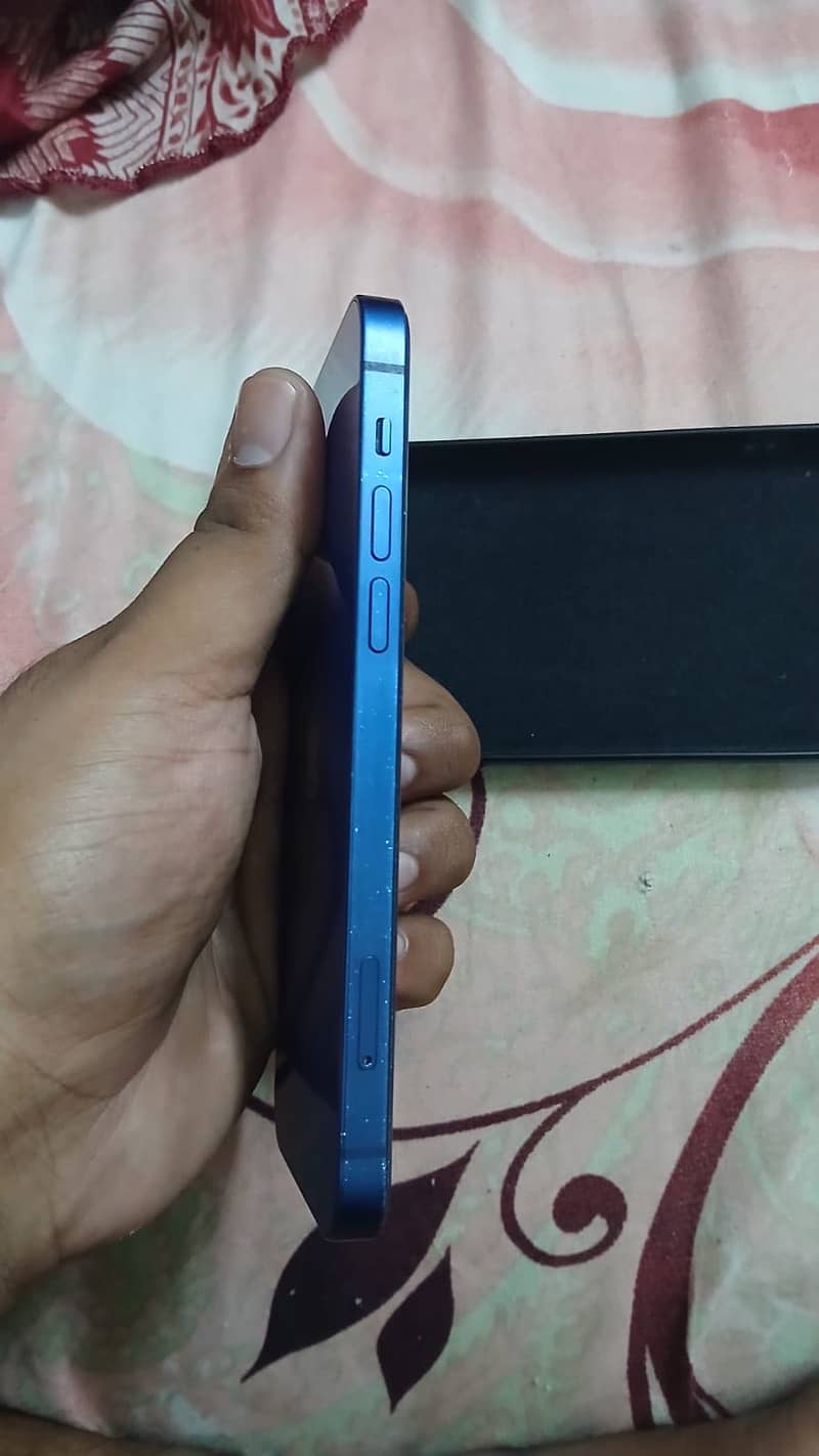 Apple iPhone 12 3