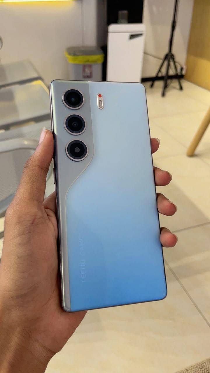 Tecno CAMON 40 0