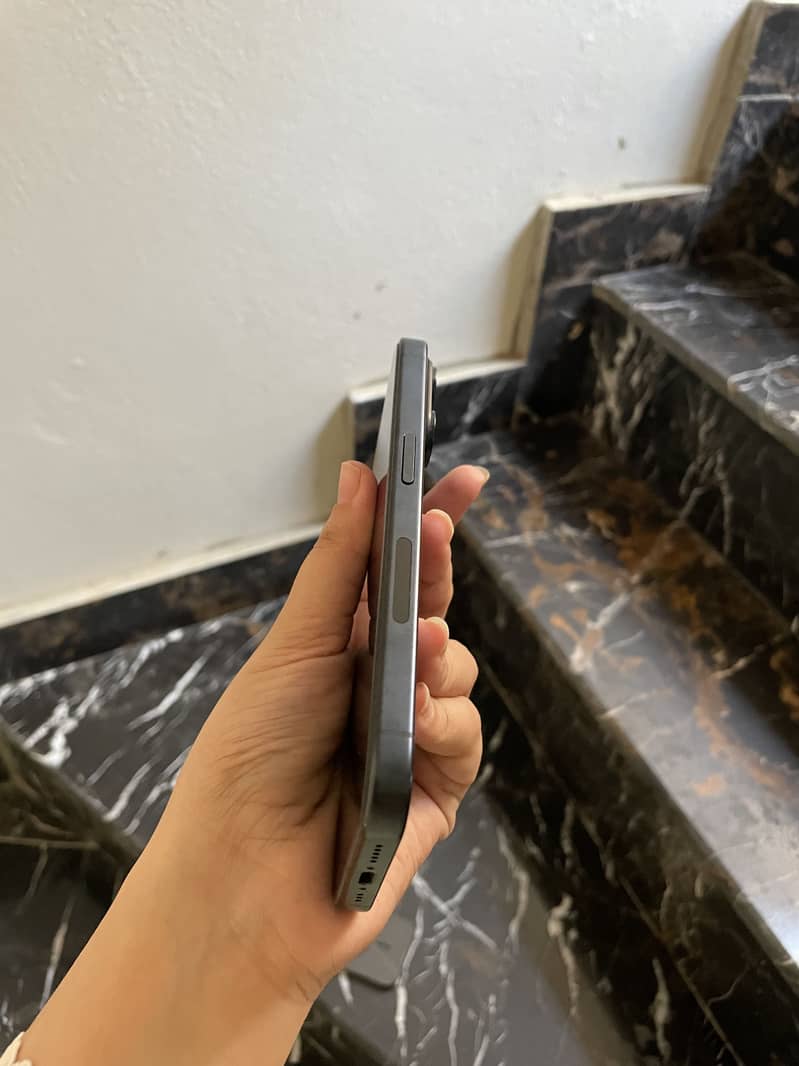 Apple iPhone 15 Pro 2