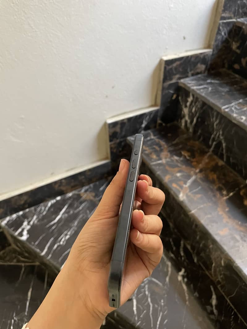 Apple iPhone 15 Pro 3