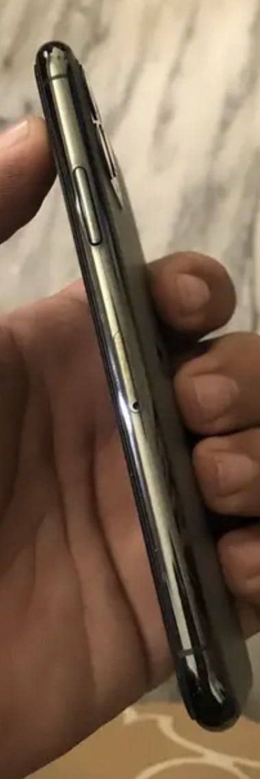 Apple iPhone 11 Pro 1