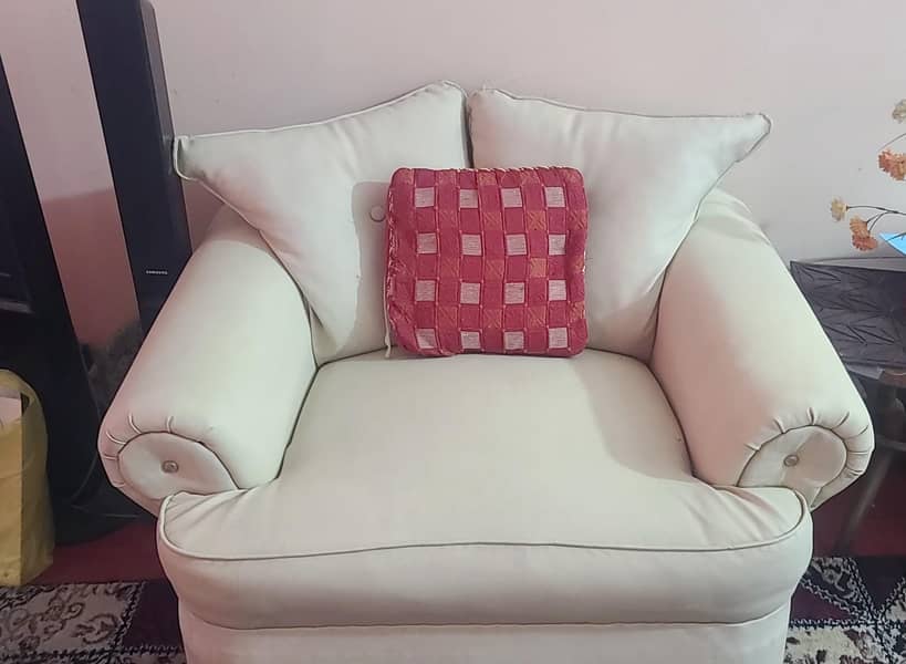 7 seater sofa set. . . 2