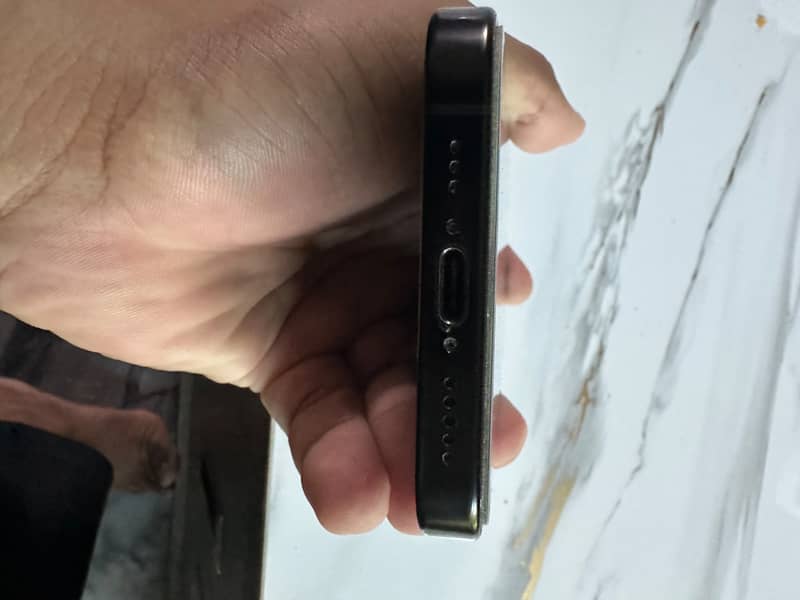 Apple iPhone 16 Pro 1