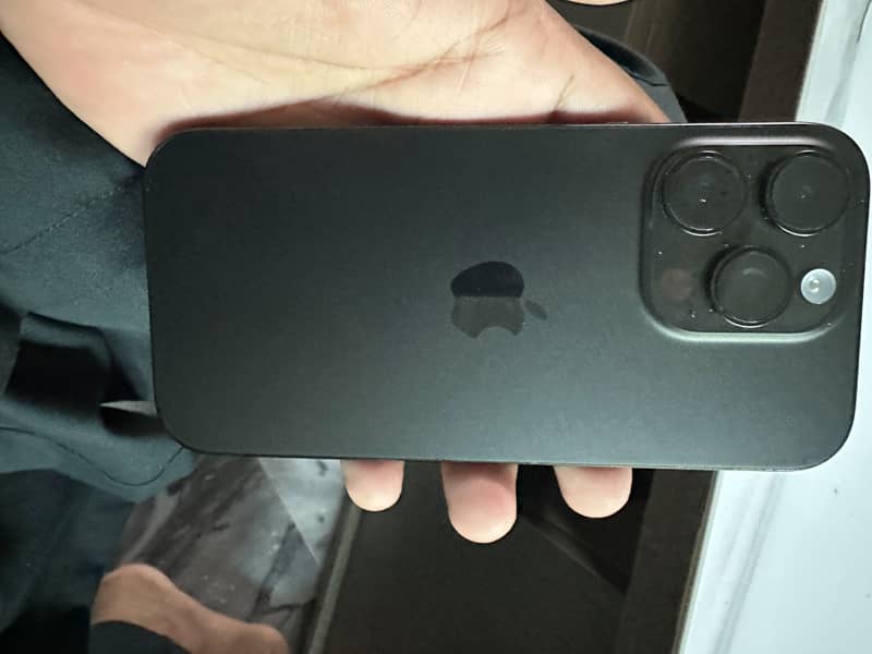Apple iPhone 16 Pro 2