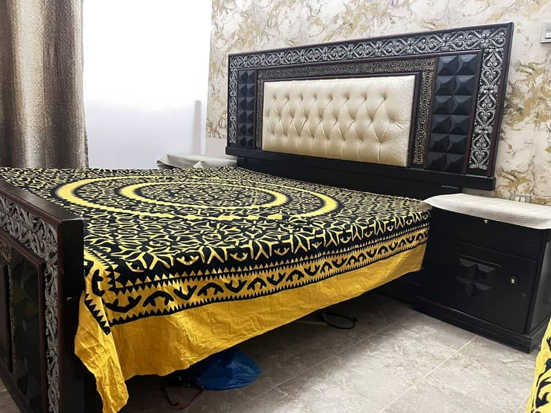 bad 2side tables or ak darasing table 0