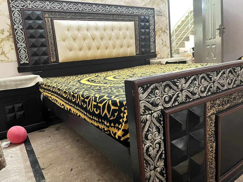 bad 2side tables or ak darasing table 1