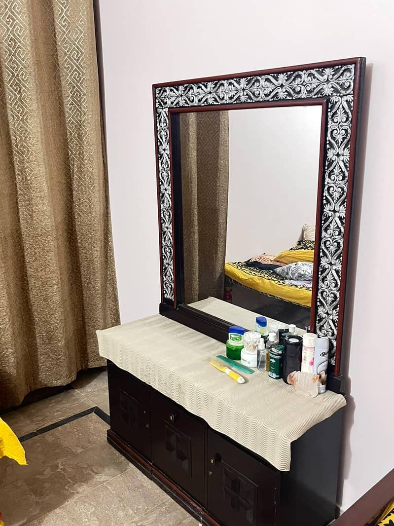 bad 2side tables or ak darasing table 2