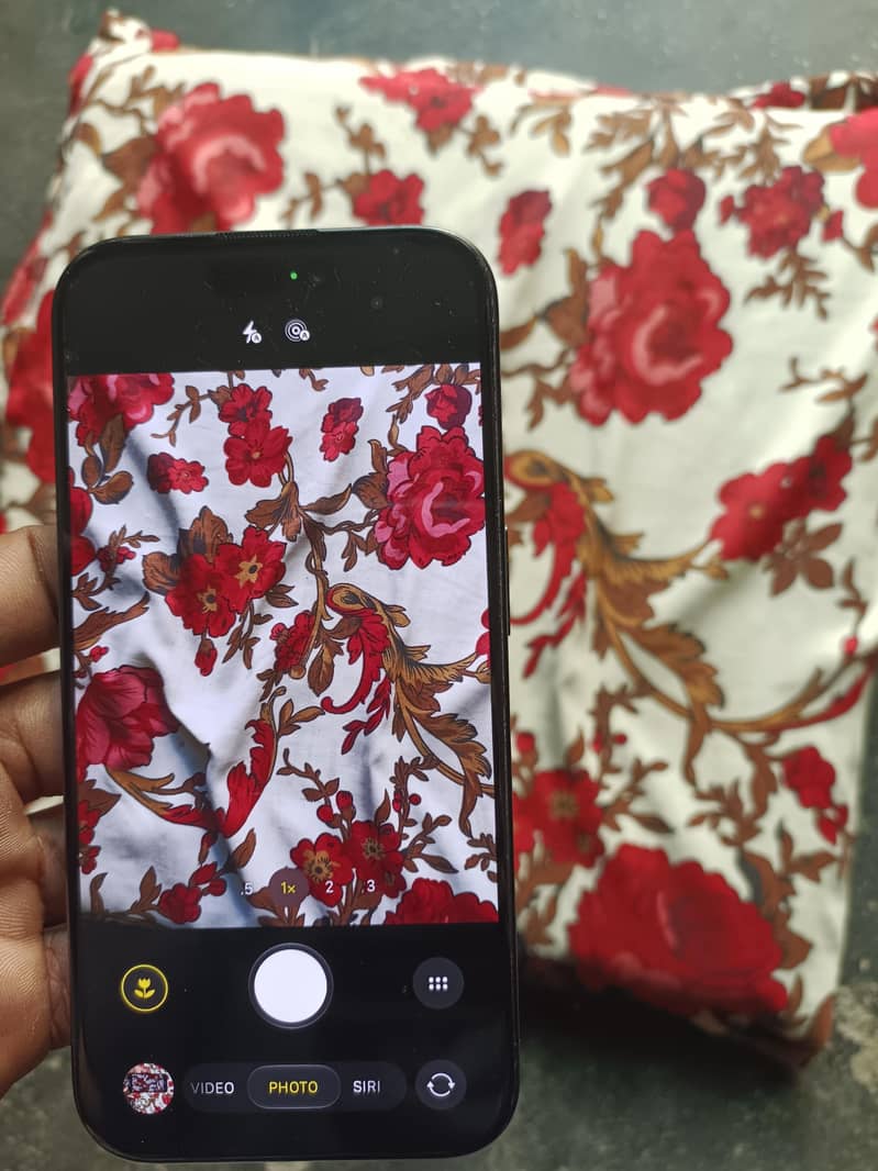 Apple iPhone 15 Pro black titanium 3