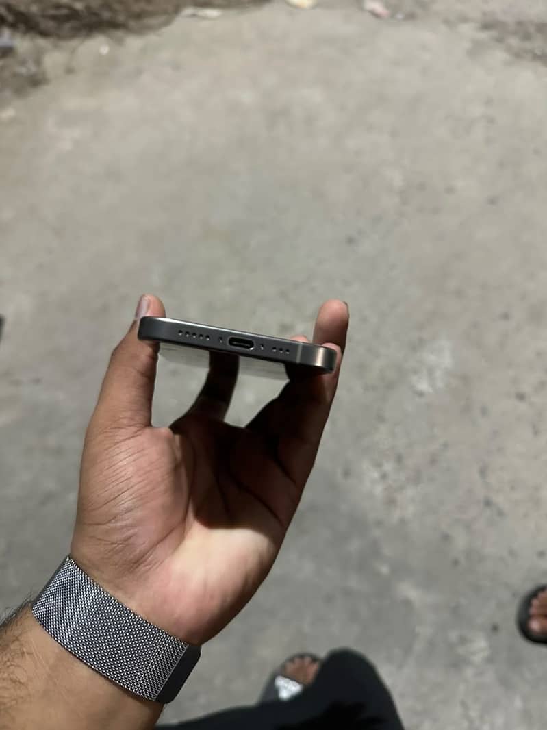 Apple iPhone 15 Pro 2