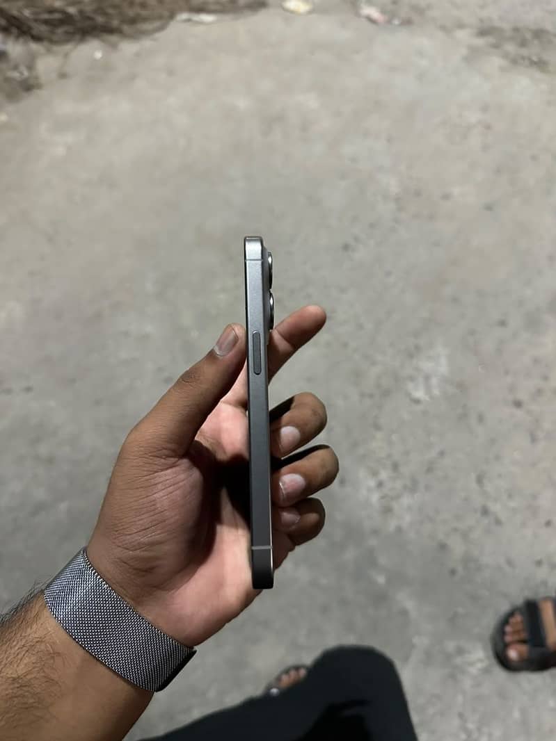 Apple iPhone 15 Pro 3
