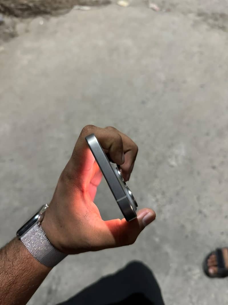 Apple iPhone 15 Pro 6