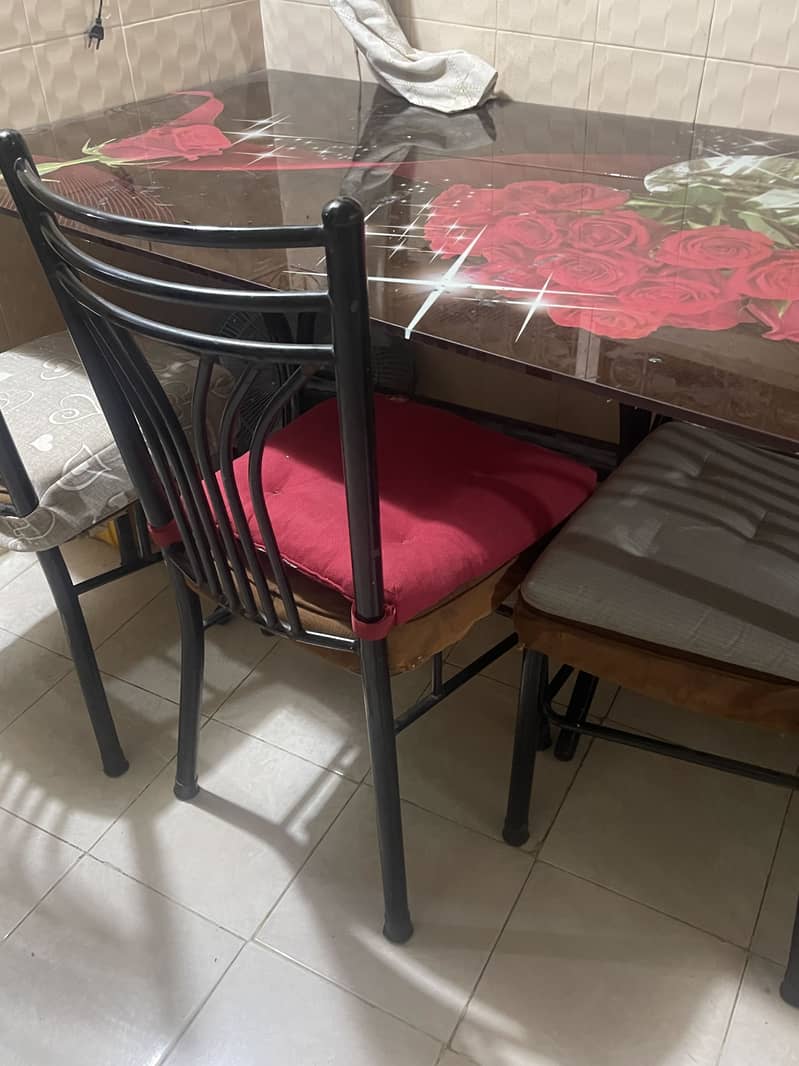 Table with 4 chairs 1