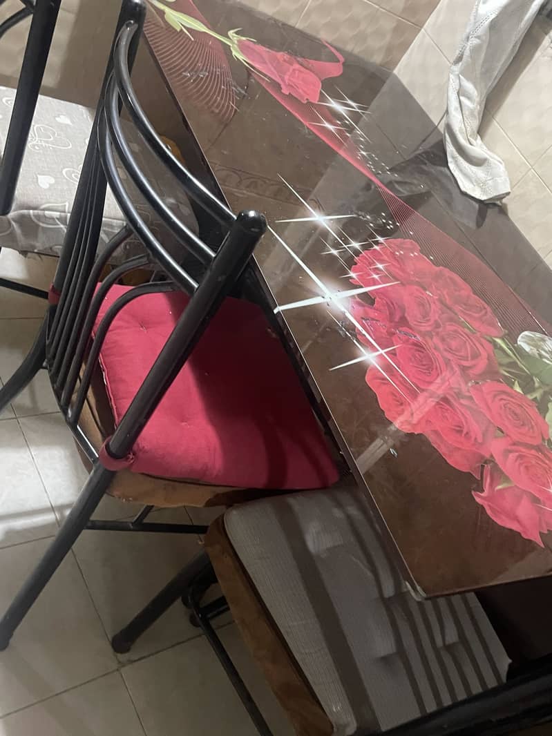 Table with 4 chairs 3