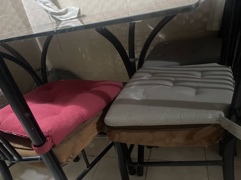 Table with 4 chairs 7