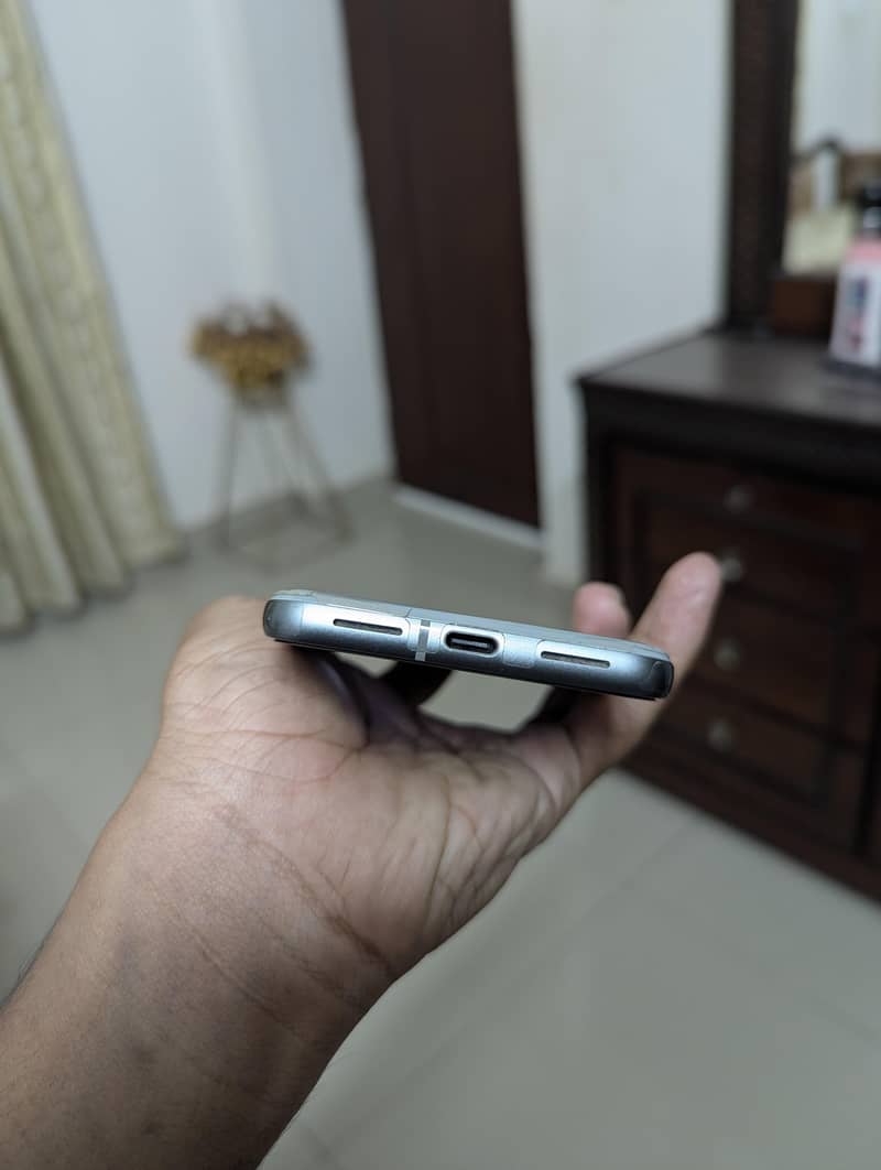 Google Pixel 8 4