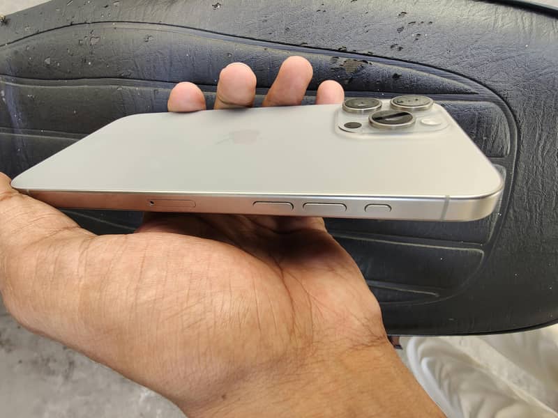 Apple iPhone 15 Pro Max 1