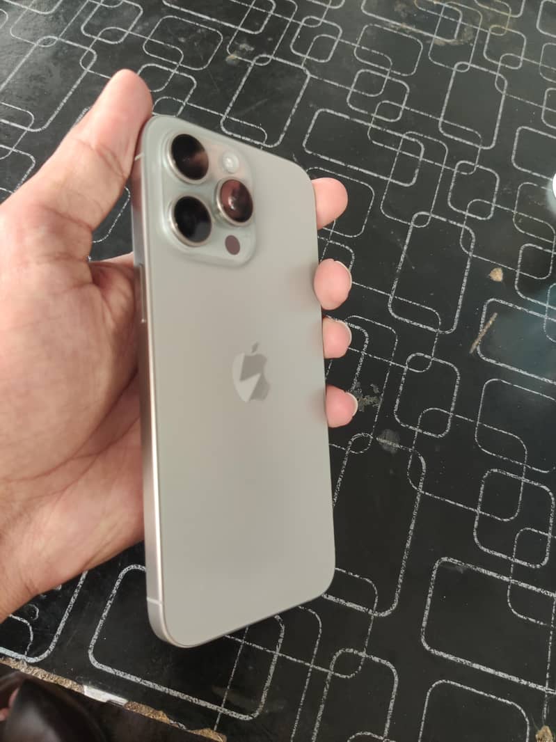 Apple iPhone 15 Pro Max 2