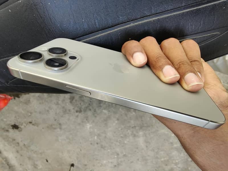 Apple iPhone 15 Pro Max 5
