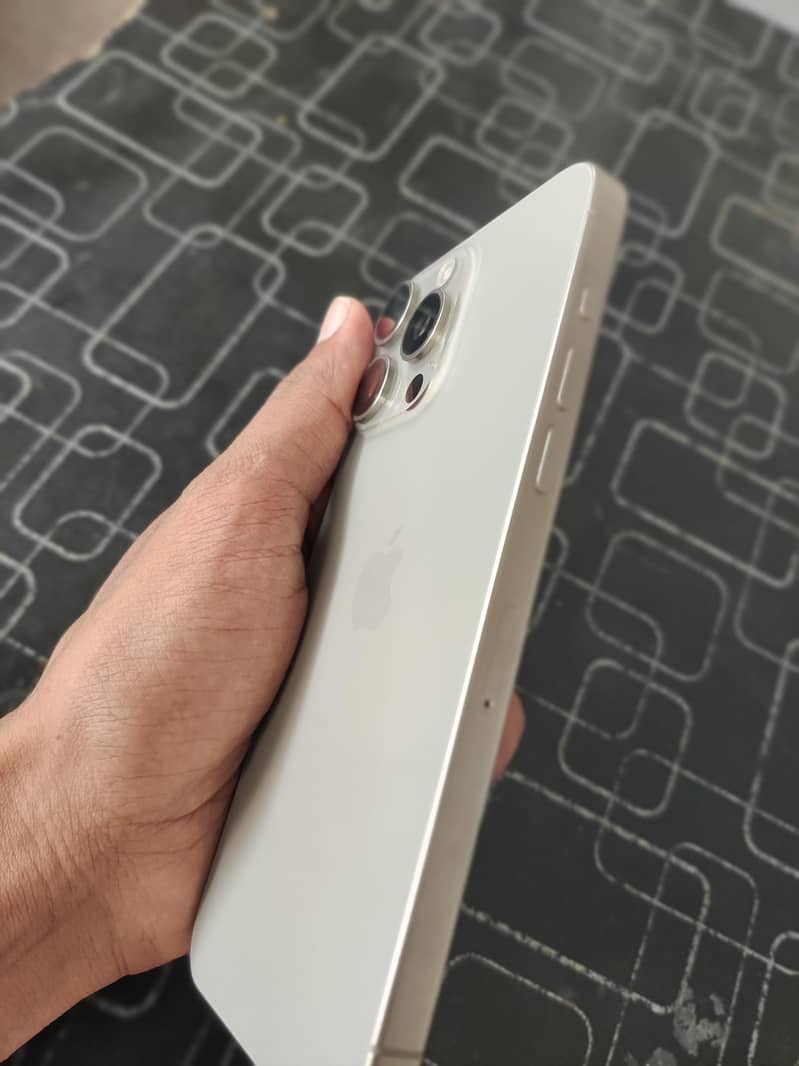 Apple iPhone 15 Pro Max 8