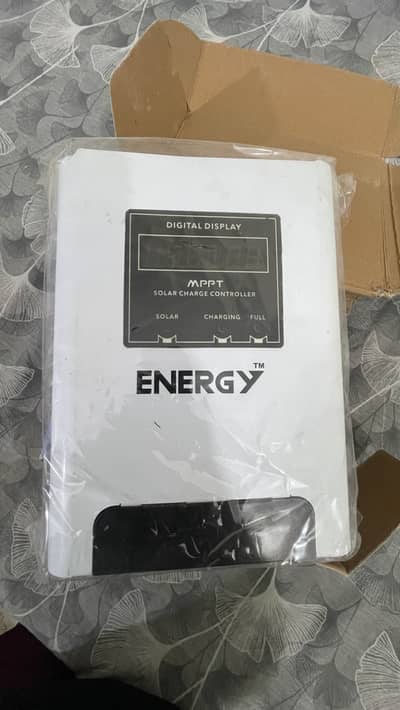 Energy hybrid MPPT 70AMP 12v/24v