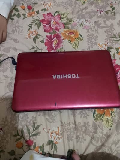 *Toshiba Laptop - 64GB SSD - Direct Charger Par Ok*