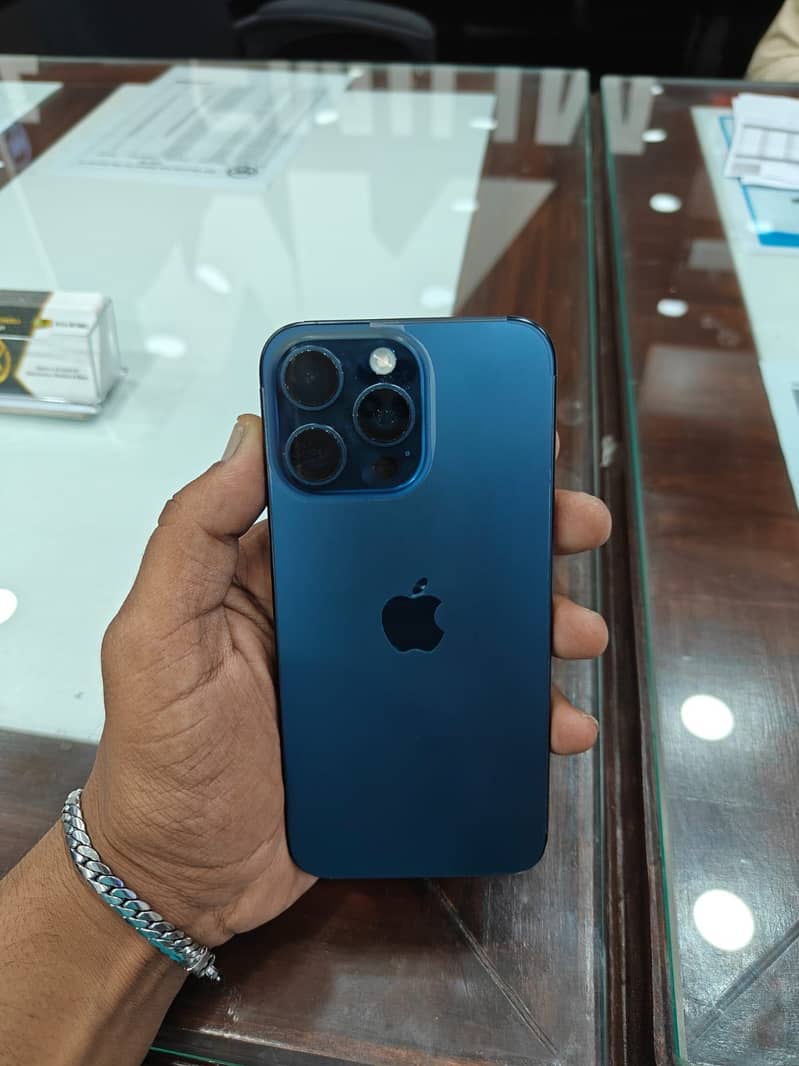 Apple iPhone 15 Pro Max 0