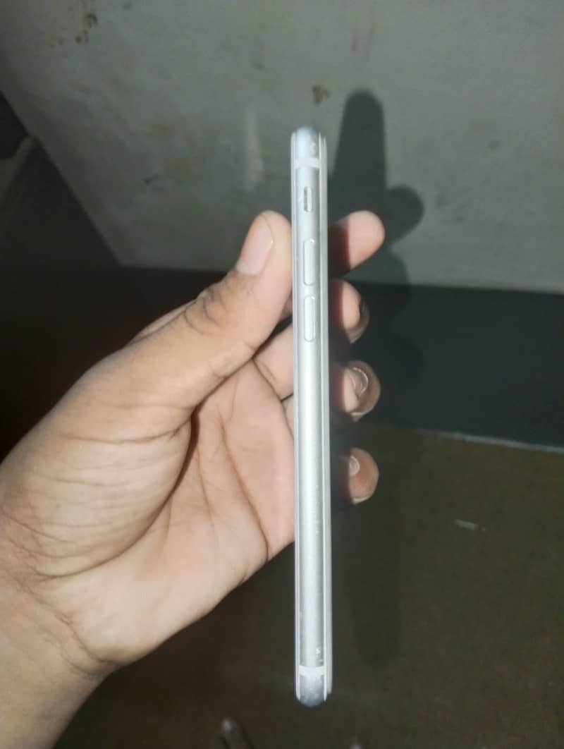 Apple iPhone 8 1