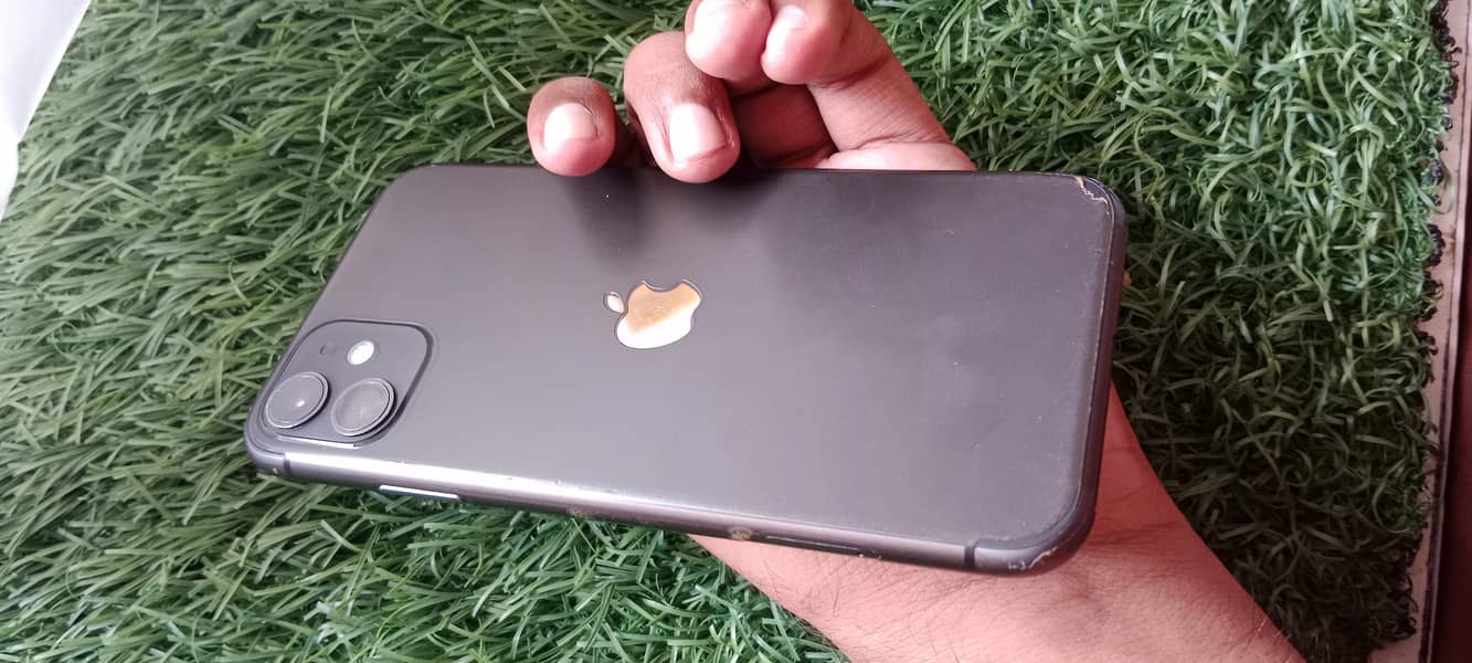 Apple iPhone 11 4