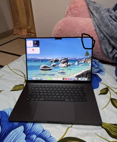 Macbook M3 Pro — 18/512 — 16” Inches — 10/10 condition