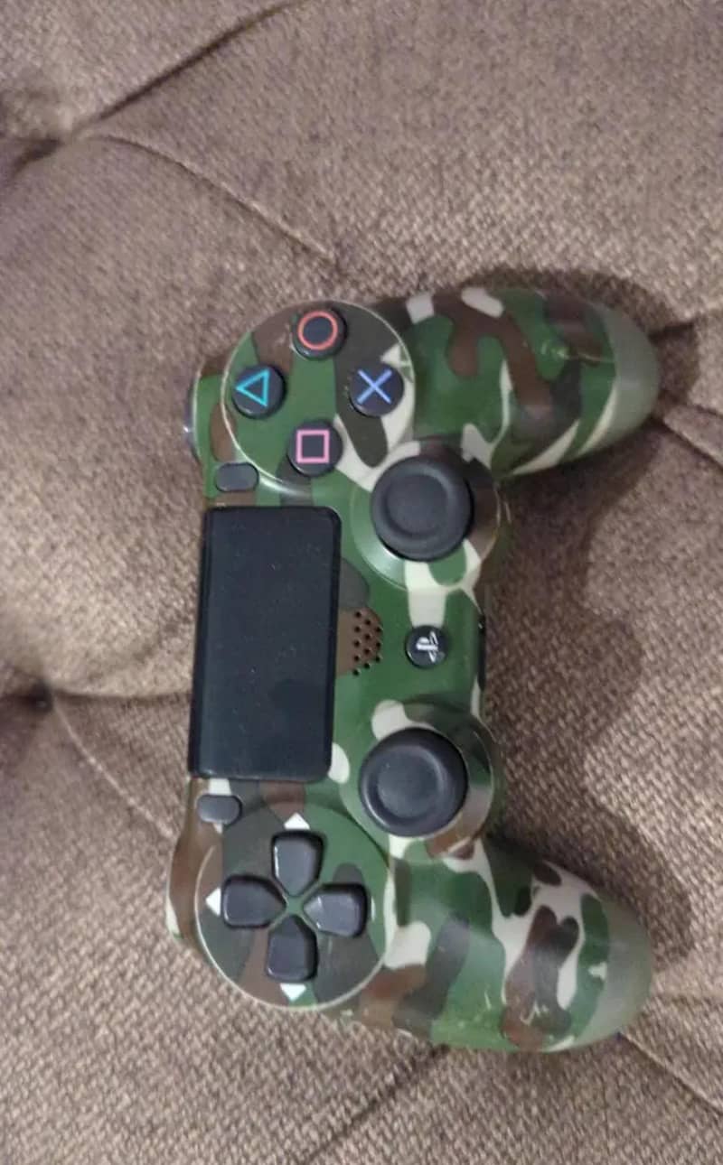 2 PS4 controllers new condition 0