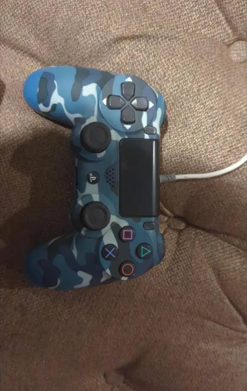 2 PS4 controllers new condition 1
