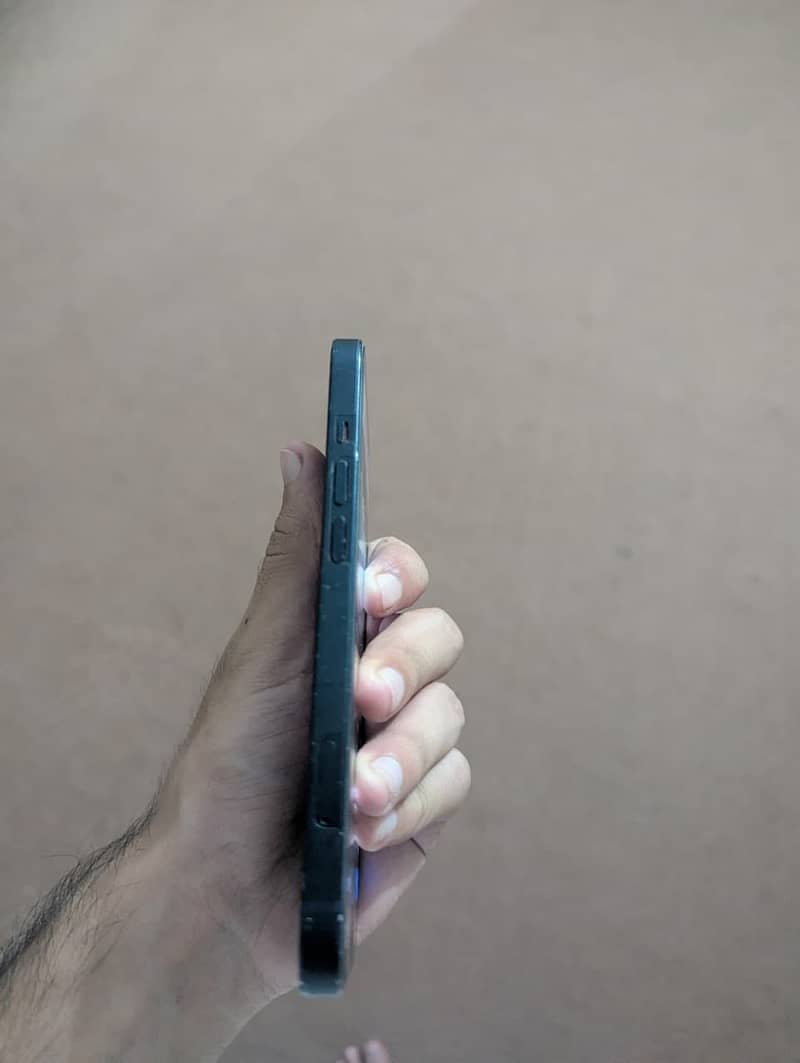 Apple iPhone 13 3