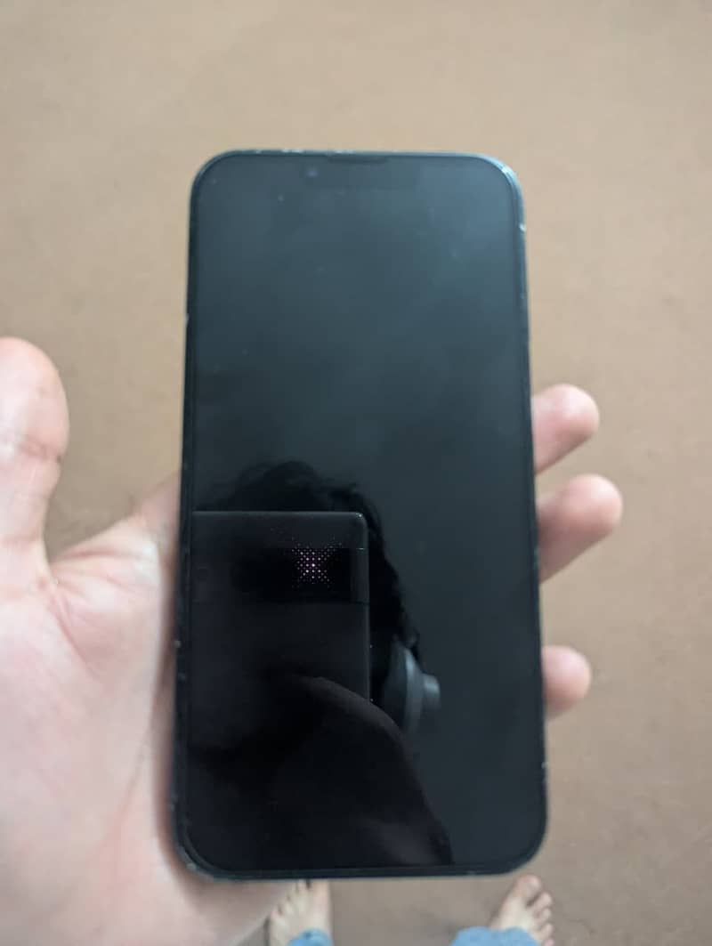Apple iPhone 13 4