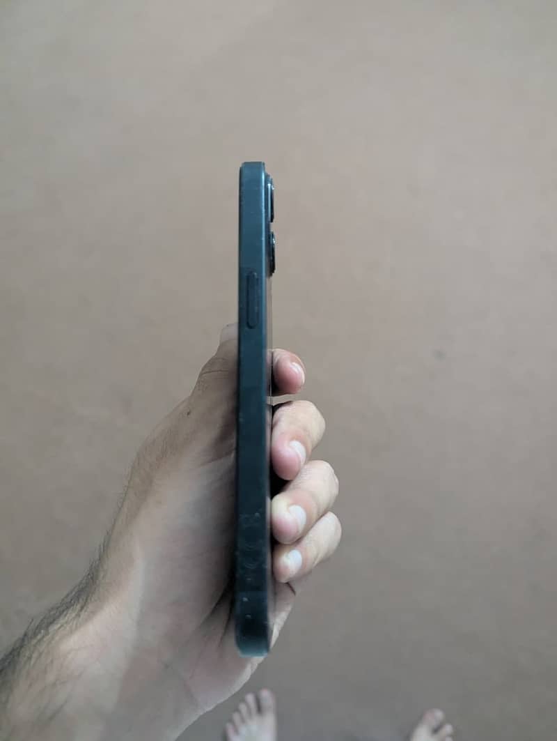 Apple iPhone 13 6