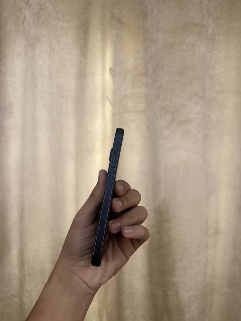 Apple iPhone 15 Pro 3