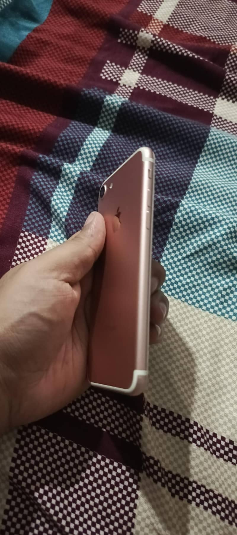 Apple iPhone 7 1