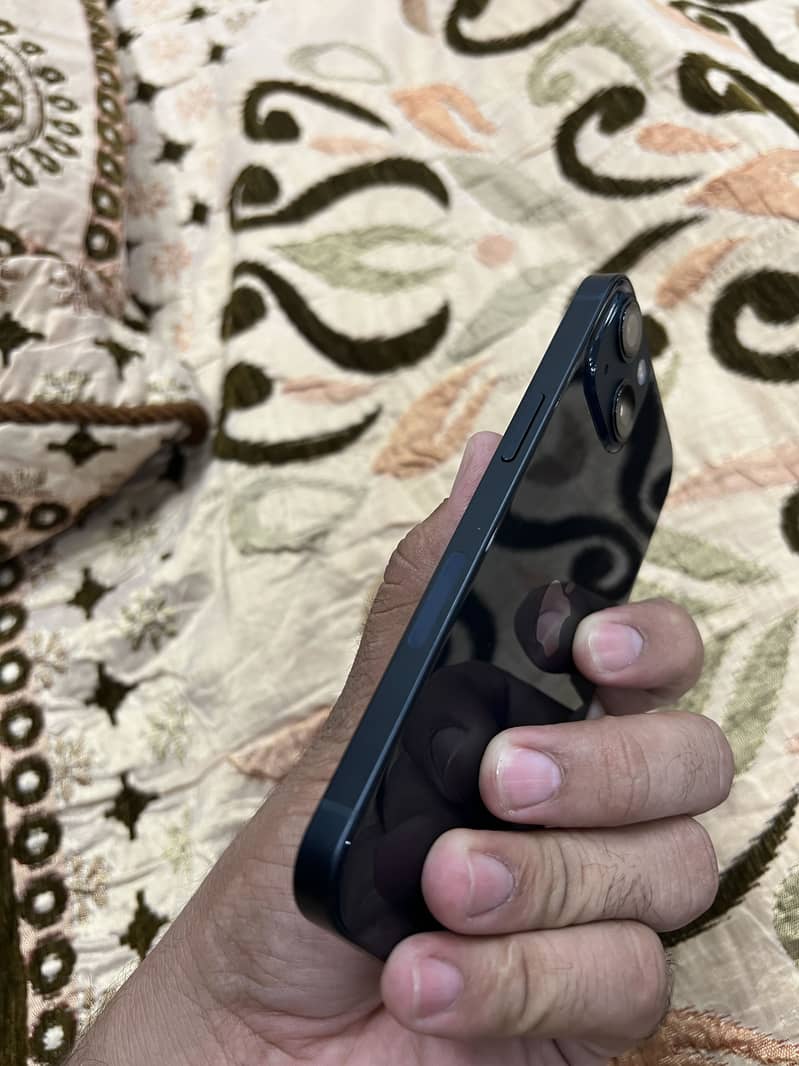 Apple iPhone 13 1